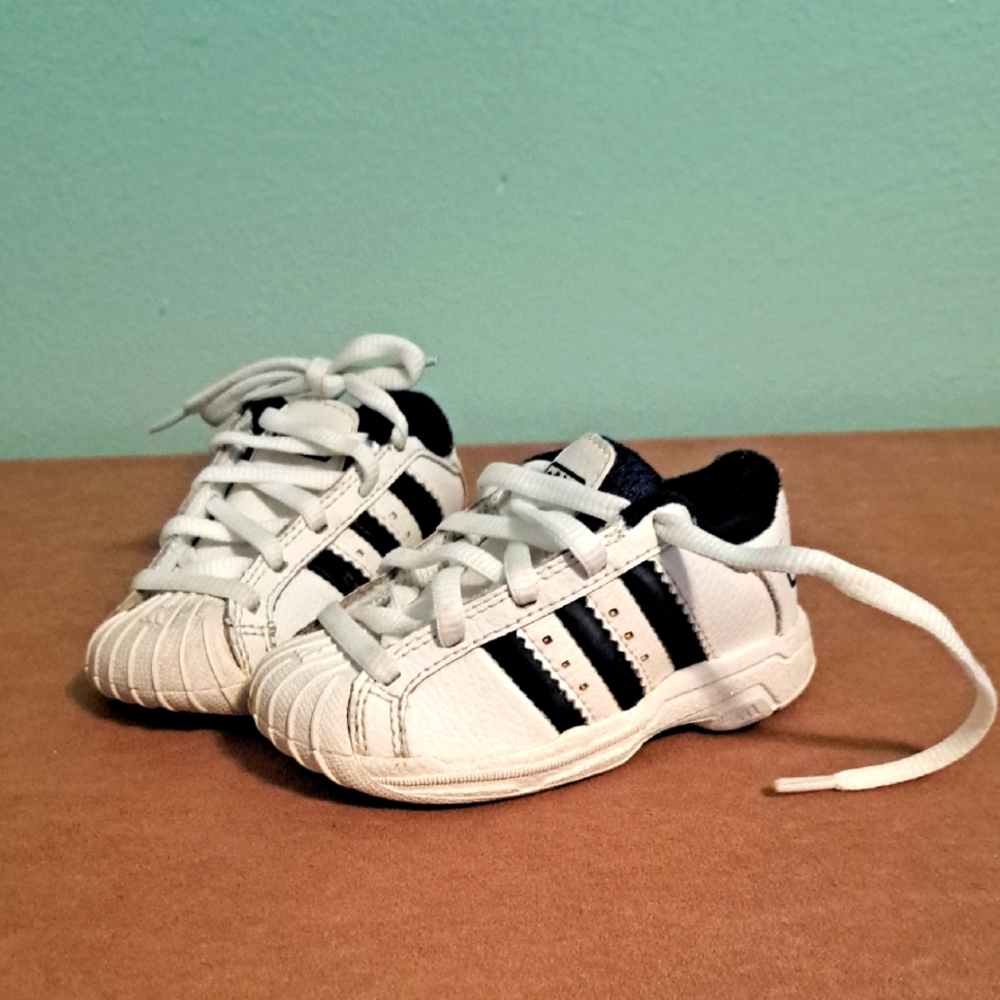 Adidas White Shoes Navy Stripe 5K adiFIT